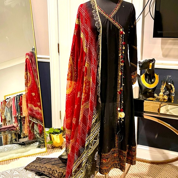 Noor by Sadia brand new luxury lawn collection - Picture 2 of 3